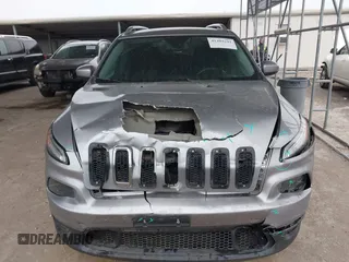 2017 Jeep Cherokee Latitude с VIN 1C4PJLCS2HW596098, выставлен на аукционе IAAI как лот 41409241 с пробегом 93 569 миль миль и . История ставок и продаж доступна на DreamBid. Изображение 13.
