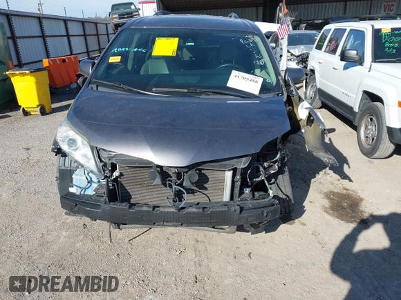 2020 Toyota Sienna XLE Auto Access Seat with VIN 5TDYZ3DC9LS049133, listed as a IAAI auction lot 41705488 with 62,216 mi miles. Bid and sale history available at carsss.com. Image 6.