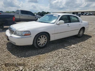 2008 Lincoln Town Car Limited z VIN 2LNHM82V38X660959, wystawiony jako Copart lot #57168355 z przebiegiem 194 630 mil mil oraz Szkoda całkowita • Salvage title. Historia ofert i sprzedaży dostępna na DreamBid. Obrazek 1.