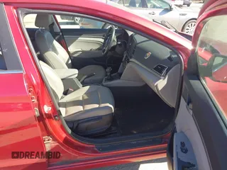 2017 Hyundai Elantra SE z VIN 5NPD84LF4HH101798, wystawiony jako IAAI lot #40700630 z przebiegiem 86 404 mil mil oraz . Historia ofert i sprzedaży dostępna na DreamBid. Obrazek 5.