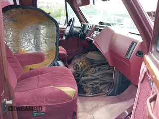 1994 Chevrolet Chevy Van z VIN 1GBEG25K4RF177057, wystawiony jako IAAI lot #42090808 z przebiegiem 123 654 mil mil oraz . Historia ofert i sprzedaży dostępna na DreamBid. Obrazek 5.