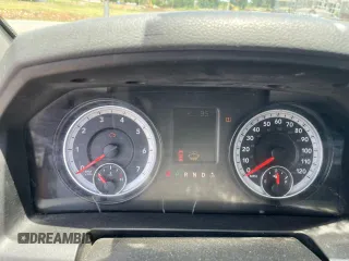 2015 Ram 1500 Express z VIN 3C6JR6AGXFG687430, wystawiony jako Copart lot #59638345 z przebiegiem 86 438 mil mil oraz Czysty tytuł • Clean title. Historia ofert i sprzedaży dostępna na DreamBid. Obrazek 8.