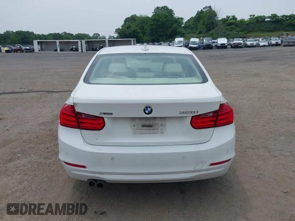2015 BMW 3 Series 328i xDrive с VIN WBA3B5G55FNS17395, выставлен на аукционе IAAI как лот 42511002 с пробегом 228 228 миль миль и . История ставок и продаж доступна на DreamBid. Изображение 16.