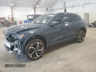 2024 Audi Q8 e-tron z VIN WA15ABGE5RB025102, wystawiony jako Copart lot #65831524 z przebiegiem 10 623 mil mil oraz Szkody całkowita. Historia ofert i sprzedaży dostępna na DreamBid. Obrazek 1.