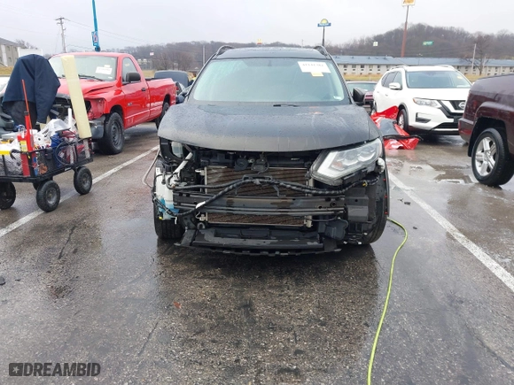 2017 Nissan Rogue SL with VIN 5N1AT2MT5HC770373, listed as a IAAI auction lot 41141381 with 117,950 mi miles. Bid and sale history available at carsss.com. Image 13.
