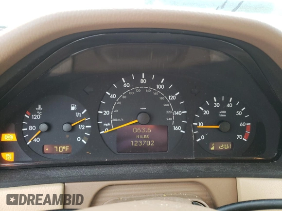 2001 Mercedes-Benz E-Class with VIN WDBJH65J41B312277, listed as a Copart auction lot 70261594 with 123,702 mi miles and Clean Title. Bid and sale history available at carsss.com. Image 9.