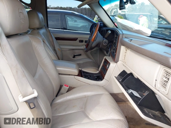 2003 Cadillac Escalade z VIN 1GYEC63T53R146068, wystawiony jako IAAI lot #41634405 z przebiegiem 272 263 mil mil oraz . Historia ofert i sprzedaży dostępna na DreamBid. Obrazek 5.