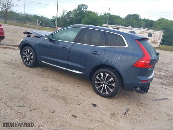 2023 Volvo XC60 Plus Bright Theme with VIN YV4L12RN4P1375945, listed as a IAAI auction lot 41945980 with 27,609 mi miles. Bid and sale history available at carsss.com. Image 3.