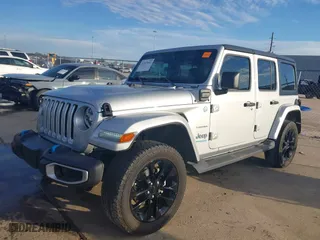 2022 Jeep Wrangler 4xe Unlimited Sahara with VIN 1C4JJXP62NW229322, listed as a IAAI auction lot 41327652 with 32,662 mi miles. Bid and sale history available at carsss.com. Image 17.
