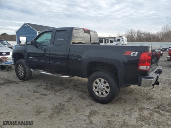 2011 GMC Sierra 2500HD SLE with VIN 1GT220CG4BZ212653, listed as a Copart auction lot 81278194 with 141,740 mi miles and Clean Title. Bid and sale history available at carsss.com. Image 2.
