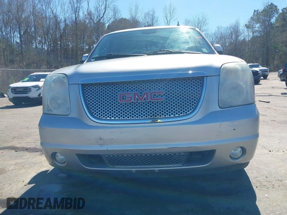 2010 GMC Yukon Denali z VIN 1GKUKEEFXAR208118, wystawiony jako IAAI lot #41618086 z przebiegiem 190 851 mil mil oraz . Historia ofert i sprzedaży dostępna na DreamBid. Obrazek 13.