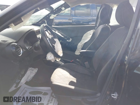 2020 Nissan Kicks SV z VIN 3N1CP5CV5LL496923, wystawiony jako IAAI lot #41440962 z przebiegiem 89 782 mil mil oraz . Historia ofert i sprzedaży dostępna na DreamBid. Obrazek 5.