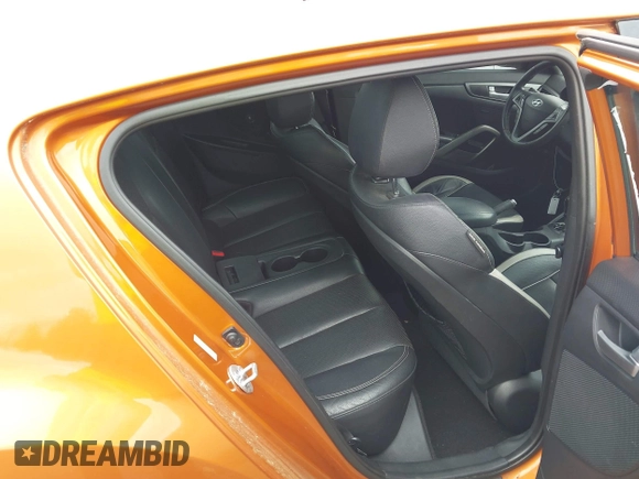 2013 Hyundai Veloster Turbo z VIN KMHTC6AE3DU124744, wystawiony jako IAAI lot #42242242 z przebiegiem 115 757 mil mil oraz . Historia ofert i sprzedaży dostępna na DreamBid. Obrazek 8.