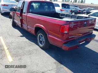 2002 Chevrolet S-10 LS with VIN 1GCCS19W828146820, listed as a IAAI auction lot 41946005 with Not Provided miles. Bid and sale history available at carsss.com. Image 3.