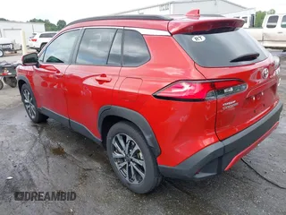 2022 Toyota Corolla Cross XLE z VIN 7MUEAABG0NV030757, wystawiony jako IAAI lot #42597979 z przebiegiem 20 172 mil mil oraz . Historia ofert i sprzedaży dostępna na DreamBid. Obrazek 3.