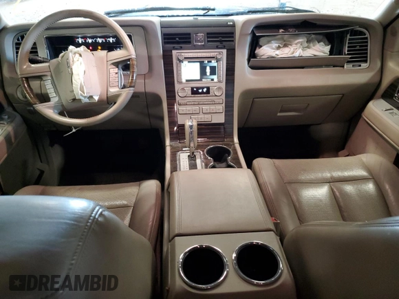 2010 Lincoln Navigator z VIN 5LMJJ2J52AEJ01982, wystawiony jako Copart lot #55949515 z przebiegiem 154 052 mil mil oraz Czysty tytuł • Clean title. Historia ofert i sprzedaży dostępna na DreamBid. Obrazek 8.