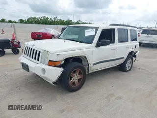 2008 Jeep Commander Sport z VIN 1J8HH48KX8C115328, wystawiony jako IAAI lot #42139929 z przebiegiem 118 218 mil mil oraz . Historia ofert i sprzedaży dostępna na DreamBid. Obrazek 2.