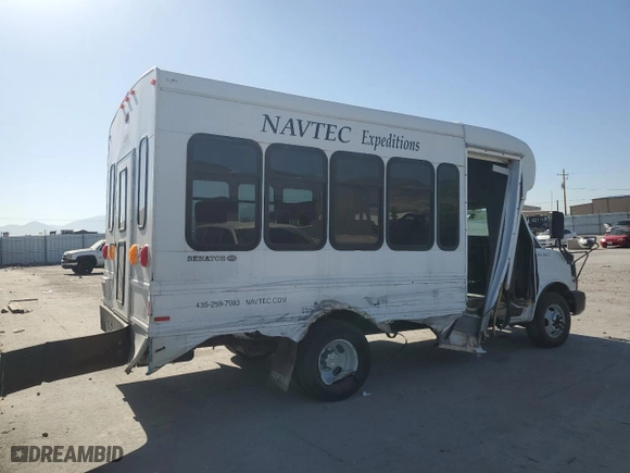 2007 Chevrolet Express Commercial Cutaway C7L DRW with VIN 1GBJG31U971178937, listed as a Copart auction lot 61300724 with 0 mi miles and Salvage Title. Bid and sale history available at carsss.com. Image 4.