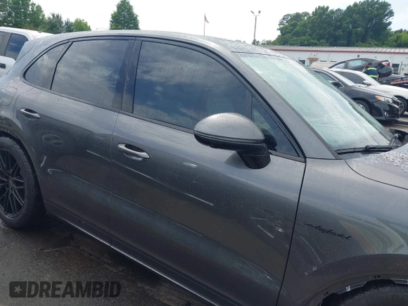2025 Porsche Cayenne with VIN WP1AM2AY7SDA27408, listed as a IAAI auction lot 42462860 with 2,910 mi miles and . Bid and sale history available at DreamBid. Image 13.