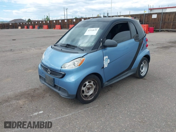 2013 Smart fortwo Pure z VIN WMEEJ3BA7DK622651, wystawiony jako IAAI lot #42314639 z przebiegiem 32 040 mil mil oraz . Historia ofert i sprzedaży dostępna na DreamBid. Obrazek 2.