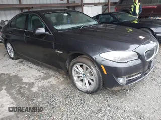 2013 BMW 5 Series 528i xDrive with VIN WBAXH5C50DD113566, listed as a IAAI auction lot 41981416 with 123,330 mi miles. Bid and sale history available at carsss.com. Image 1.