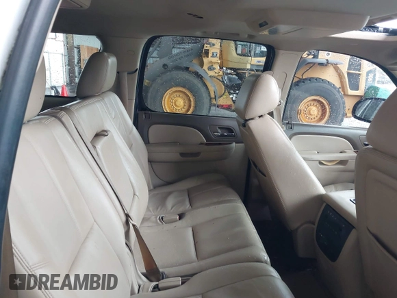 2014 Chevrolet Suburban LT with VIN 1GNSCJE05ER153658, listed as a IAAI auction lot 41867781 with 252,098 mi miles. Bid and sale history available at carsss.com. Image 8.