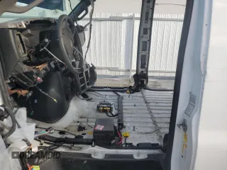 2022 GMC Savana Cargo z VIN 1GTW7AFP6N1143245, wystawiony jako Copart lot #46677755 z przebiegiem Nie podano mil oraz Tytuł czysty. Historia ofert i sprzedaży dostępna na DreamBid. Obrazek 7.