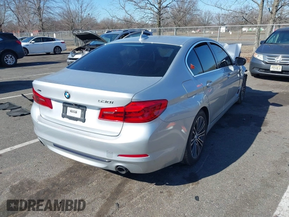 2019 BMW 5 Series 530i xDrive z VIN WBAJA7C59KG909704, wystawiony jako IAAI lot #41740440 z przebiegiem Nie podano mil oraz . Historia ofert i sprzedaży dostępna na DreamBid. Obrazek 4.