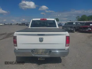 2015 Ram 1500 Tradesman z VIN 3C6JR6AT2FG554433, wystawiony jako IAAI lot #42114470 z przebiegiem Nie podano mil oraz . Historia ofert i sprzedaży dostępna na DreamBid. Obrazek 17.