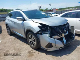 2020 Nissan Murano SV z VIN 5N1AZ2BJ8LN131272, wystawiony jako IAAI lot #39594896 z przebiegiem 61 877 mil mil oraz . Historia ofert i sprzedaży dostępna na DreamBid. Obrazek 1.