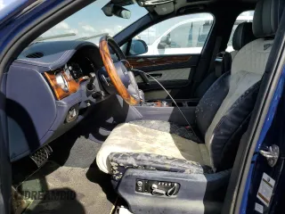2020 Bentley Bentayga V8 z VIN SJAAM2ZV5LC027993, wystawiony jako Copart lot #75061544 z przebiegiem Nie podano mil oraz Nie do naprawy • Non repairable. Historia ofert i sprzedaży dostępna na DreamBid. Obrazek 7.
