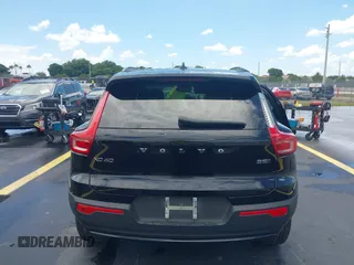 2024 Volvo XC40 Plus Dark Theme with VIN YV4L12UL5R2308371, listed as a IAAI auction lot 42516455 with 9,056 mi miles and . Bid and sale history available at DreamBid. Image 17.