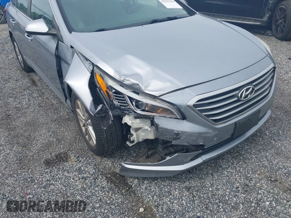 2016 Hyundai Sonata SE z VIN 5NPE24AF8GH334395, wystawiony jako IAAI lot #42333326 z przebiegiem 130 429 mil mil oraz . Historia ofert i sprzedaży dostępna na DreamBid. Obrazek 6.