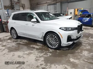2022 BMW X7 xDrive40i z VIN 5UXCW2C05N9M59562, wystawiony jako IAAI lot #41872712 z przebiegiem 35 115 mil mil oraz . Historia ofert i sprzedaży dostępna na DreamBid. Obrazek 1.