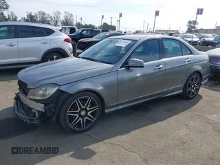 2014 Mercedes-Benz C 250 Sport z VIN WDDGF4HBXEG220003, wystawiony jako IAAI lot #41473006 z przebiegiem 98 949 mil mil oraz . Historia ofert i sprzedaży dostępna na DreamBid. Obrazek 15.
