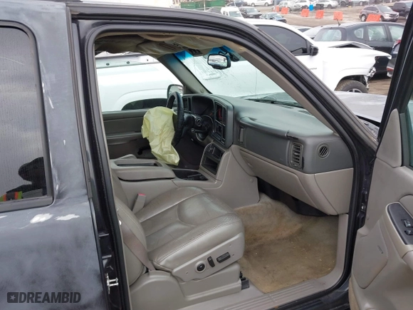 2004 Chevrolet Tahoe LT with VIN 1GNEC13Z24J330050, listed as a IAAI auction lot 41802659 with 278,497 mi miles. Bid and sale history available at carsss.com. Image 5.