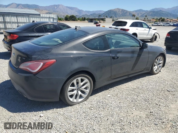 2013 Hyundai Genesis Coupe Premium z VIN KMHHT6KD7DU099360, wystawiony jako Copart lot #56168185 z przebiegiem 121 118 mil mil oraz Szkody całkowita. Historia ofert i sprzedaży dostępna na DreamBid. Obrazek 3.