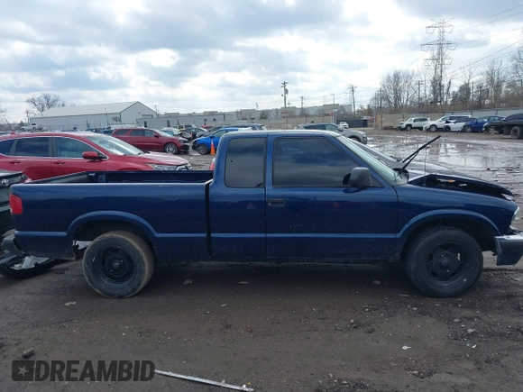 2000 Chevrolet S-10 LS with VIN 1GCCS19WXY8242120, listed as a IAAI auction lot 41675109 with 196,408 mi miles. Bid and sale history available at carsss.com. Image 13.