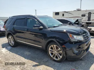 2017 Ford Explorer XLT z VIN 1FM5K8D88HGA57298, wystawiony jako Copart lot #58889865 z przebiegiem 142 107 mil mil oraz Szkoda całkowita • Salvage title. Historia ofert i sprzedaży dostępna na DreamBid. Obrazek 4.
