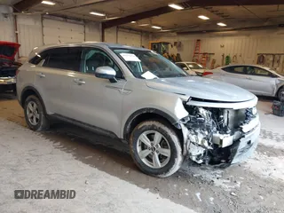 2021 Kia Sorento LX z VIN 5XYRGDLC7MG036459, wystawiony jako IAAI lot #41192023 z przebiegiem 99 673 mil mil oraz . Historia ofert i sprzedaży dostępna na DreamBid. Obrazek 1.