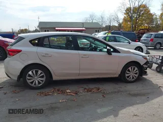 2022 Subaru Impreza z VIN 4S3GTAB66N3710829, wystawiony jako IAAI lot #40670278 z przebiegiem 35 718 mil mil oraz . Historia ofert i sprzedaży dostępna na DreamBid. Obrazek 14.