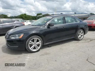 2014 Volkswagen Passat SE z VIN 1VWBT7A38EC049323, wystawiony jako Copart lot #57847025 z przebiegiem 86 241 mil mil oraz Tytuł czysty. Historia ofert i sprzedaży dostępna na DreamBid. Obrazek 1.