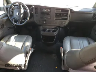 2008 Chevrolet Express Passenger z VIN 1GAHG39K481168968, wystawiony jako Copart lot #45374785 z przebiegiem 44 010 mil mil oraz Czysty tytuł • Clean title. Historia ofert i sprzedaży dostępna na DreamBid. Obrazek 8.