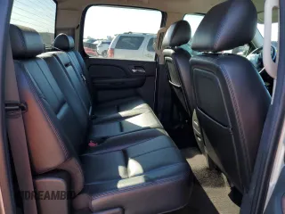 2011 GMC Sierra 2500HD SLT z VIN 1GT121E89BF191758, wystawiony jako Copart lot #87836355 z przebiegiem 128 153 mil mil oraz Szkoda całkowita • Salvage title. Historia ofert i sprzedaży dostępna na DreamBid. Obrazek 11.