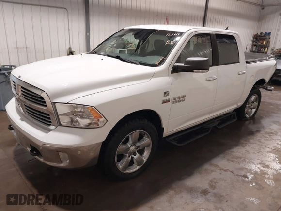 2015 Ram 1500 Big Horn z VIN 1C6RR7LT3FS519298, wystawiony jako IAAI lot #41724865 z przebiegiem 123 385 mil mil oraz . Historia ofert i sprzedaży dostępna na DreamBid. Obrazek 2.