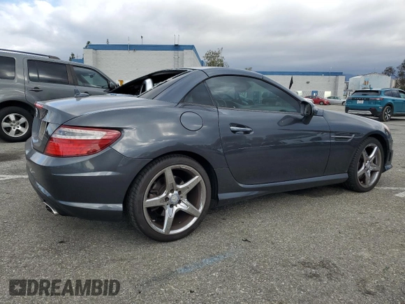 2012 Mercedes-Benz SLK 350 z VIN WDDPK5HA9CF024663, wystawiony jako Copart lot #44438745 z przebiegiem 118 331 mil mil oraz Szkoda całkowita • Salvage title. Historia ofert i sprzedaży dostępna na DreamBid. Obrazek 3.