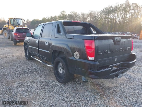 2003 Chevrolet Avalanche with VIN 3GNEC13TX3G169166, listed as a IAAI auction lot 41789590 with 349,989 mi miles. Bid and sale history available at carsss.com. Image 3.