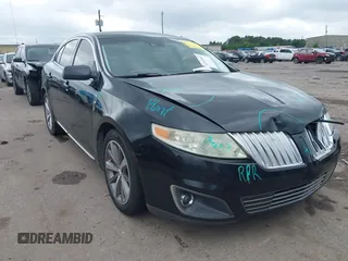2011 Lincoln MKS z VIN 1LNHL9DRXBG604717, wystawiony jako IAAI lot #42193947 z przebiegiem 239 118 mil mil oraz . Historia ofert i sprzedaży dostępna na DreamBid. Obrazek 1.