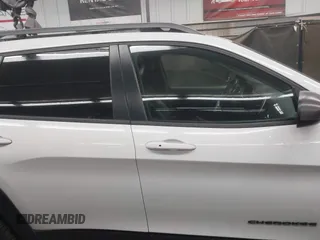2015 Jeep Cherokee Trailhawk with VIN 1C4PJMBS1FW665500, listed as a IAAI auction lot 42068268 with 127,246 mi miles. Bid and sale history available at carsss.com. Image 14.
