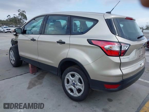 2018 Ford Escape S z VIN 1FMCU0F76JUA99595, wystawiony jako IAAI lot #42369434 z przebiegiem 19 207 mil mil oraz . Historia ofert i sprzedaży dostępna na DreamBid. Obrazek 3.